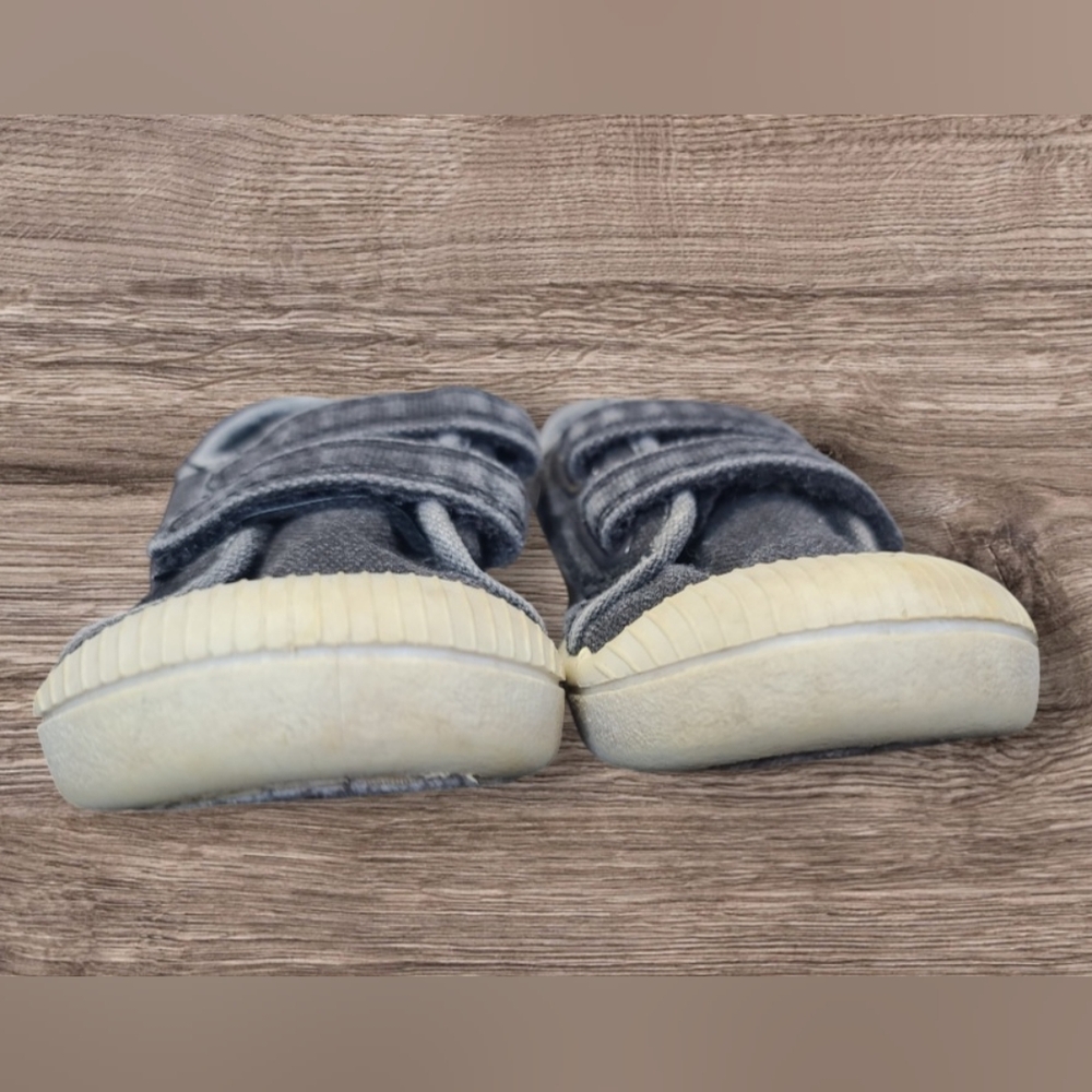 Boys Velcro Closure Tennis Shoes Sz 8T - Picture 2 of 7